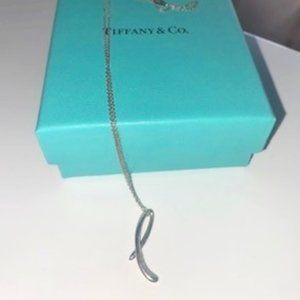 Tiffany & Co. Elsa Peretti Alphabet Letter L Pendant 16 Inch Chain